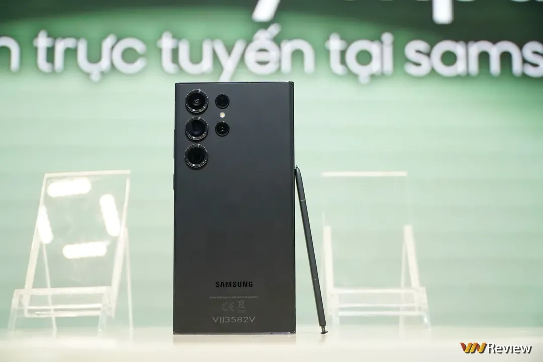 Trải nghiệm Galaxy S23 Ultra: tiếp tục chiến lược hợp nhất Note và S, camera 200MP hứa hẹn tạo cuộc đua mới trong giới smartphone   Trải nghiệm Galaxy S23 Ultra: tiếp tục chiến lược hợp nhất Note và S, camera 200MP hứa hẹn tạo cuộc đua mới trong giới smartphone