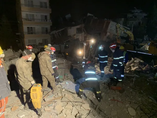 Chạy đua với thời gian để cứu nạn nhân động đất Chạy đua với thời gian để cứu nạn nhân động đất