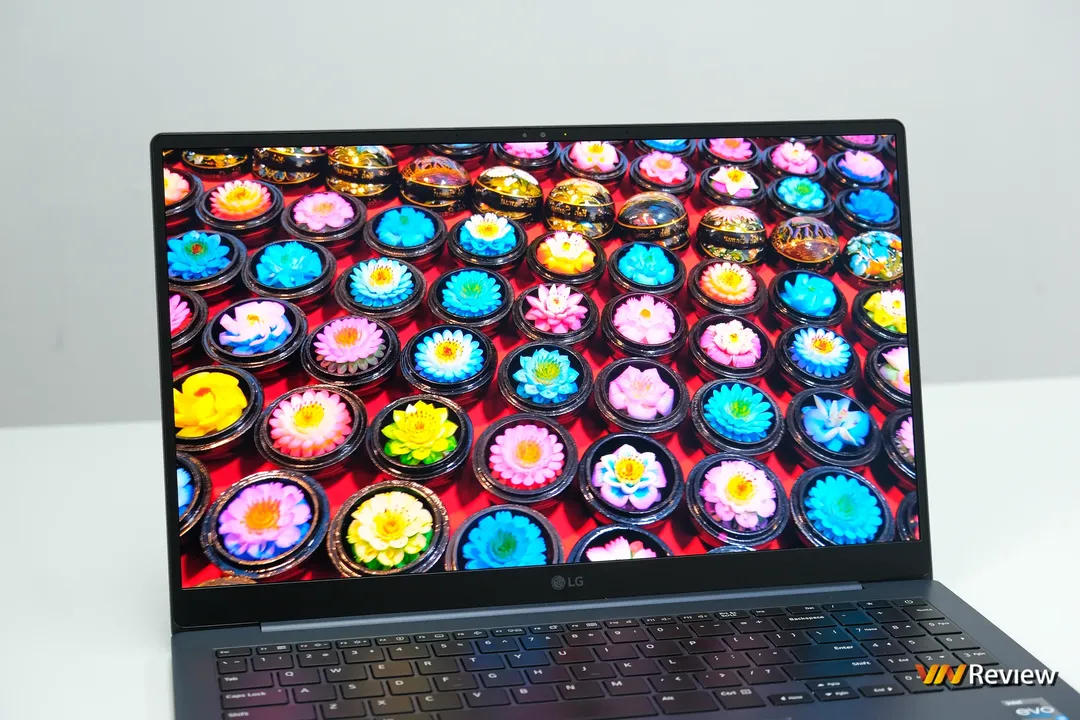 Đánh giá LG gram SuperSlim: nâng tầm cuộc chơi ultrabook siêu mỏng nhẹ Đánh giá LG gram SuperSlim: nâng tầm cuộc chơi ultrabook siêu mỏng nhẹ