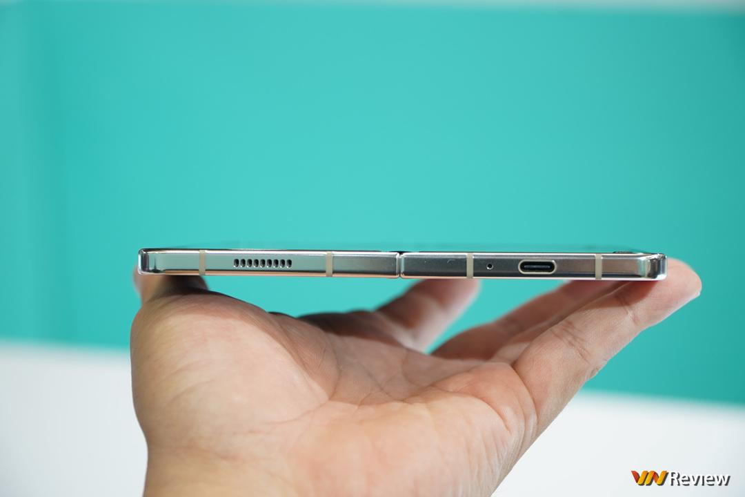 Trên tay Galaxy Z Fold 5: “bình” khít hơn và rượu cũng thơm hơn Trên tay Galaxy Z Fold 5: “bình” khít hơn và rượu cũng thơm hơn