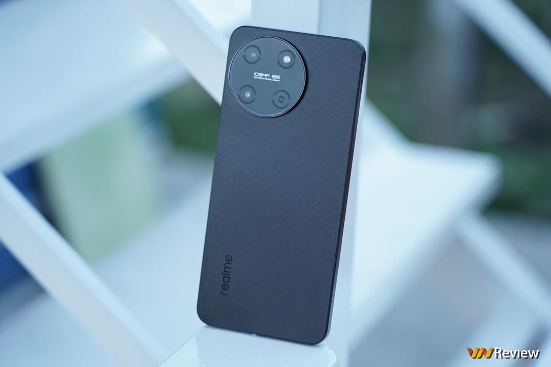 Đánh giá realme 11: tập trung vào những điều thiết yếu Đánh giá realme 11: tập trung vào những điều thiết yếu