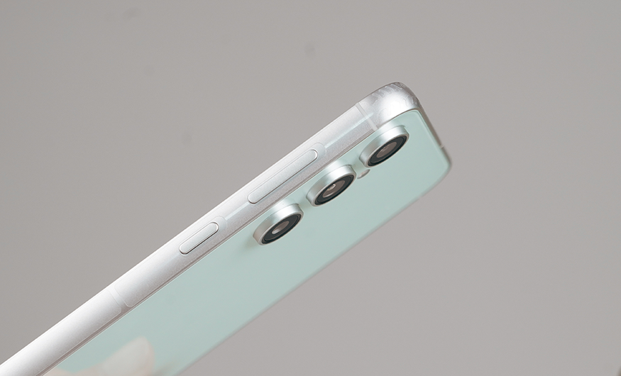 Với giá bằng gần nửa máy flagship, Galaxy S23 FE mới là điện thoại đáng giá nhất nhà Samsung hiện nay Với giá bằng gần nửa máy flagship, Galaxy S23 FE mới là điện thoại đáng giá nhất nhà Samsung hiện nay