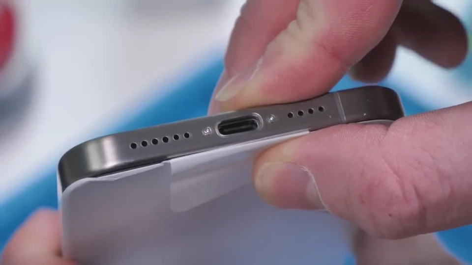 Chiếc điện thoại giống iPhone 15 Pro Max tới 90%, giá chỉ 220 USD Chiếc điện thoại giống iPhone 15 Pro Max tới 90%, giá chỉ 220 USD