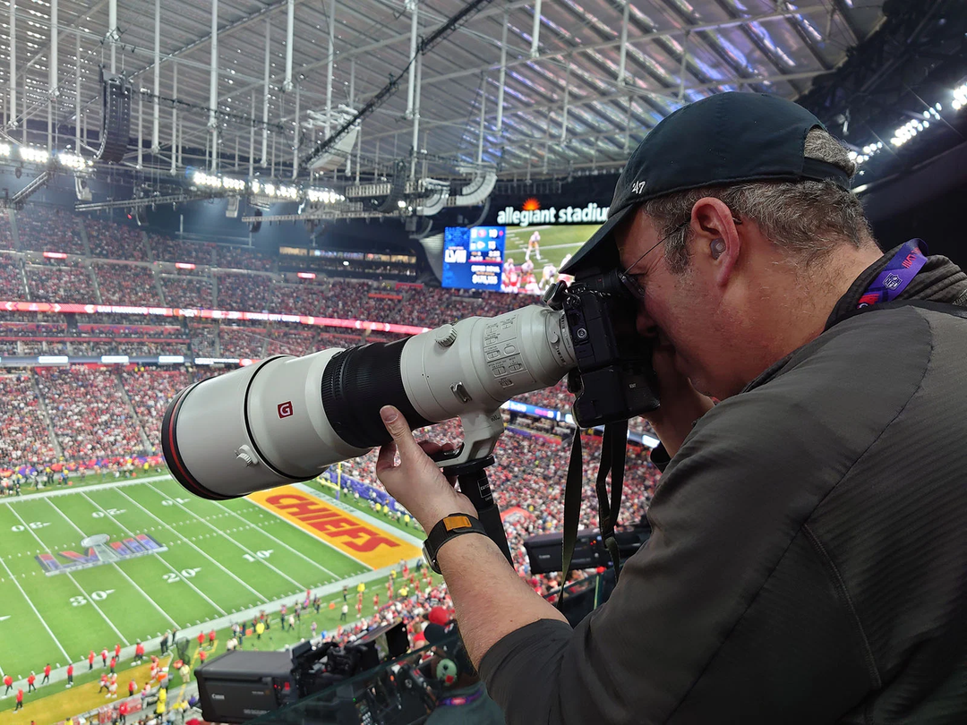 Choáng với “kho vũ khí” mà Sony mang đến Super Bowl để hỗ trợ cho các tay săn ảnh Choáng với “kho vũ khí” mà Sony mang đến Super Bowl để hỗ trợ cho các tay săn ảnh