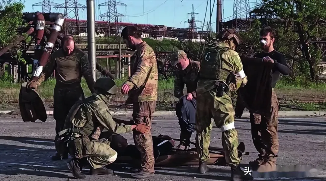 4 lý do Tổng thống Zelensky có thể muốn tiêu trừ tiểu đoàn Azov hơn cả quân Nga 4 lý do Tổng thống Zelensky có thể muốn tiêu trừ tiểu đoàn Azov hơn cả quân Nga