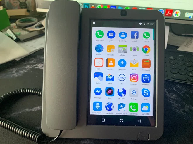 Thực hư điện thoại bàn thông minh chạy Android, có cả màn hình cảm ứng siêu to khổng lồ Thực hư điện thoại bàn thông minh chạy Android, có cả màn hình cảm ứng siêu to khổng lồ