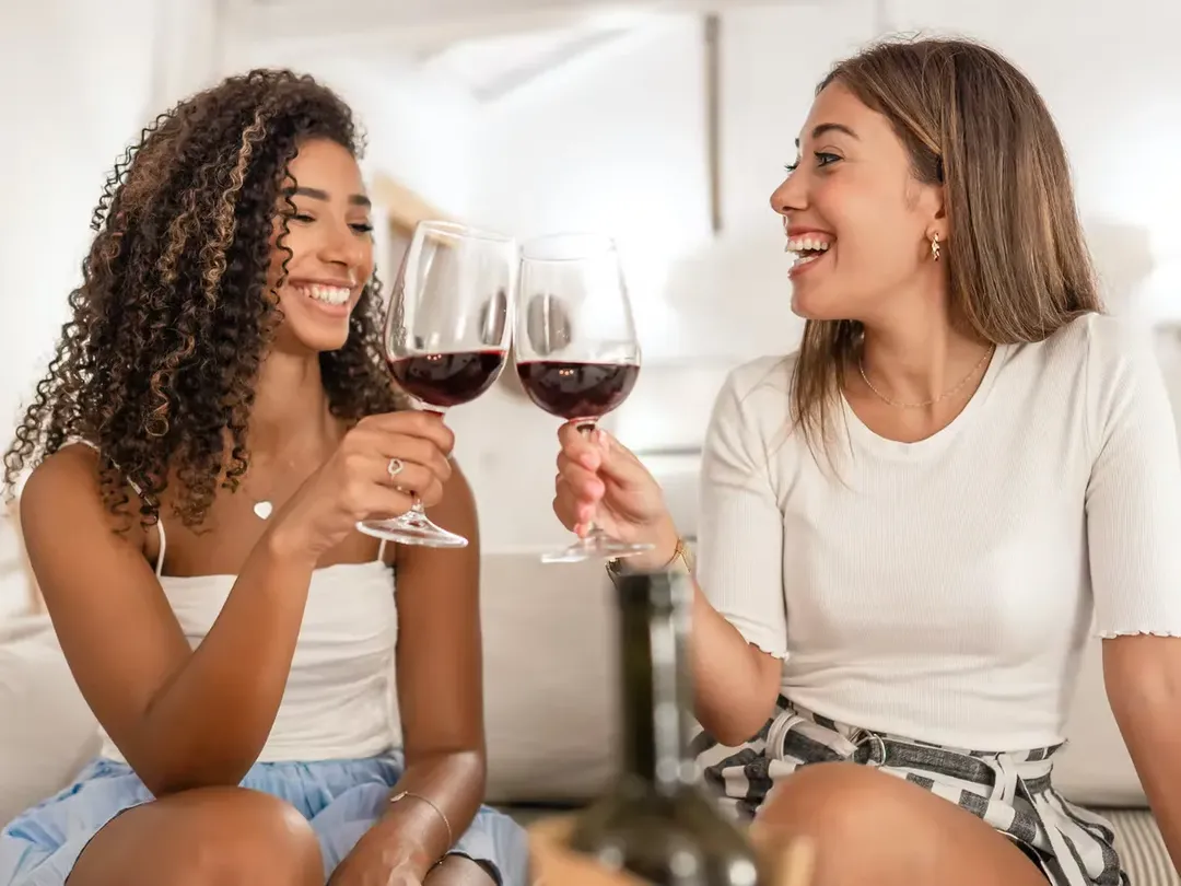 Uống rượu vang đỏ có thực sự giảm nguy cơ mắc COVID như các nhà khoa học nói? Uống rượu vang đỏ có thực sự giảm nguy cơ mắc COVID như các nhà khoa học nói?