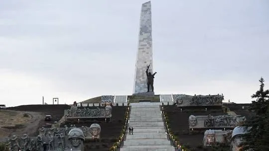Donbass khôi phục tượng đài Thế chiến II, Tổng thống Nga Putin tuyên bố cứng rắn  Donbass khôi phục tượng đài Thế chiến II, Tổng thống Nga Putin tuyên bố cứng rắn
