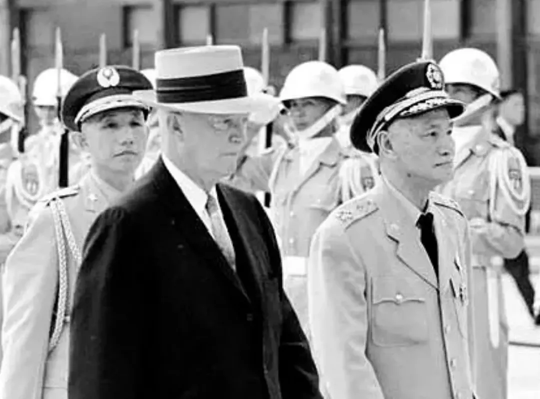 Năm 1960, Tổng thống Mỹ tới Đài Loan, Mao Trạch Đông ra lệnh: 70.000 quả đạn pháo chào mừng và từ biệt. Chuyện gì đã xảy ra sau đó? Năm 1960, Tổng thống Mỹ tới Đài Loan, Mao Trạch Đông ra lệnh: 70.000 quả đạn pháo chào mừng và từ biệt. Chuyện gì đã xảy ra sau đó?