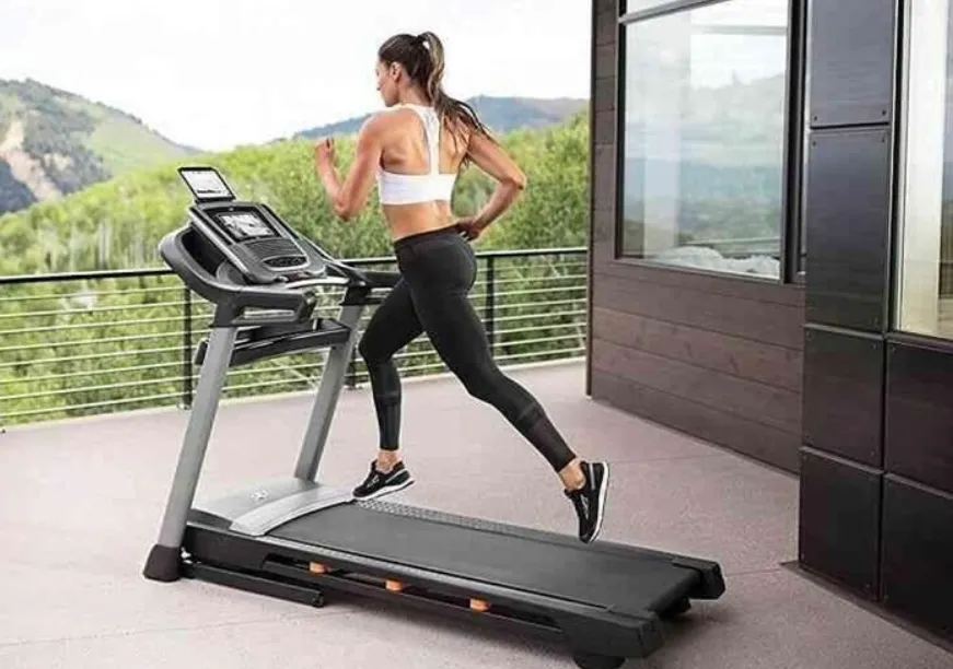 Chạy ngoài trời và chạy máy chạy bộ: cái nào tốt hơn? Chạy ngoài trời và chạy máy chạy bộ: cái nào tốt hơn?