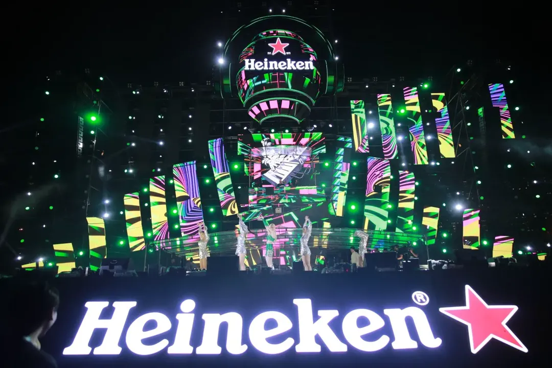 Bùng nổ Heineken Refresh Your Music – đại nhạc hội EDM và khinh khí cầu tại Việt Nam với tầm cỡ quốc tế Bùng nổ Heineken Refresh Your Music – đại nhạc hội EDM và khinh khí cầu tại Việt Nam với tầm cỡ quốc tế