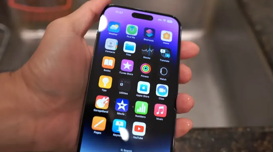 Đóng băng iPhone 14 Pro Max và Galaxy S22 Ultra trong nước đá 10 giờ: bạn đoán xem có điện thoại nào trụ nổi không? Đóng băng iPhone 14 Pro Max và Galaxy S22 Ultra trong nước đá 10 giờ: bạn đoán xem có điện thoại nào trụ nổi không?