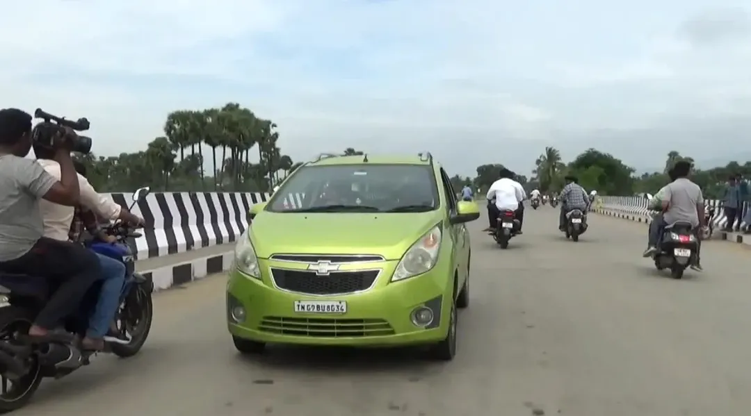 Ấn Độ: Người đàn ông lập kỷ lục lái xe ngược chiều 16km chỉ trong chưa đầy  30 phút Ấn Độ: Người đàn ông lập kỷ lục lái xe ngược chiều 16km chỉ trong chưa đầy  30 phút