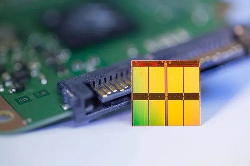 Chip nhớ Samsung tụt hậu, kém cả hãng Trung Quốc vừa bị đưa vào danh sách đen của Mỹ Chip nhớ Samsung tụt hậu, kém cả hãng Trung Quốc vừa bị đưa vào danh sách đen của Mỹ