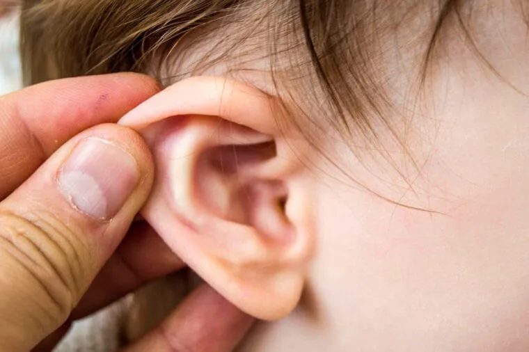 8 dấu hiệu cảnh báo bệnh viêm tai giữa ở trẻ em 8 dấu hiệu cảnh báo bệnh viêm tai giữa ở trẻ em