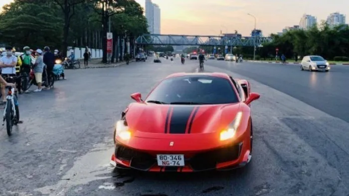 Model Ferrari 488 gây tai nạn thuộc hàng cực khủng, cả Việt Nam chỉ có 4 chiếc Model Ferrari 488 gây tai nạn thuộc hàng cực khủng, cả Việt Nam chỉ có 4 chiếc