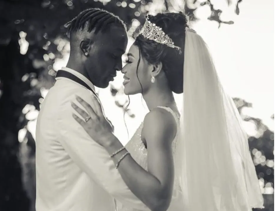 Chuyện lạ có thật: cầu thủ bóng đá nhờ anh trai làm chú rể thay vì vướng trận đấu quan trọng Chuyện lạ có thật: cầu thủ bóng đá nhờ anh trai làm chú rể thay vì vướng trận đấu quan trọng