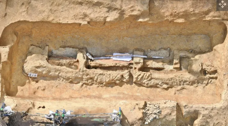 Bí ẩn thanh kiếm cổ dài 2.3 mét trong ngôi mộ 1.600 năm tuổi Bí ẩn thanh kiếm cổ dài 2.3 mét trong ngôi mộ 1.600 năm tuổi