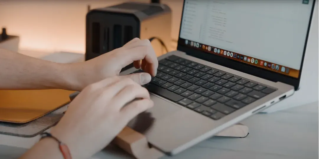 Đánh Giá MacBook Pro 2021 sau 1 năm sử dụng: Vẫn quá ấn tượng Đánh Giá MacBook Pro 2021 sau 1 năm sử dụng: Vẫn quá ấn tượng