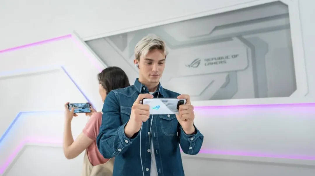 ASUS ROG Phone 7 và ROG Phone 7 Ultimate ra mắt: củng cổ vị trí “trùm cuối” gaming phone, độc lạ mặt lưng trong suốt ASUS ROG Phone 7 và ROG Phone 7 Ultimate ra mắt: củng cổ vị trí “trùm cuối” gaming phone, độc lạ mặt lưng trong suốt