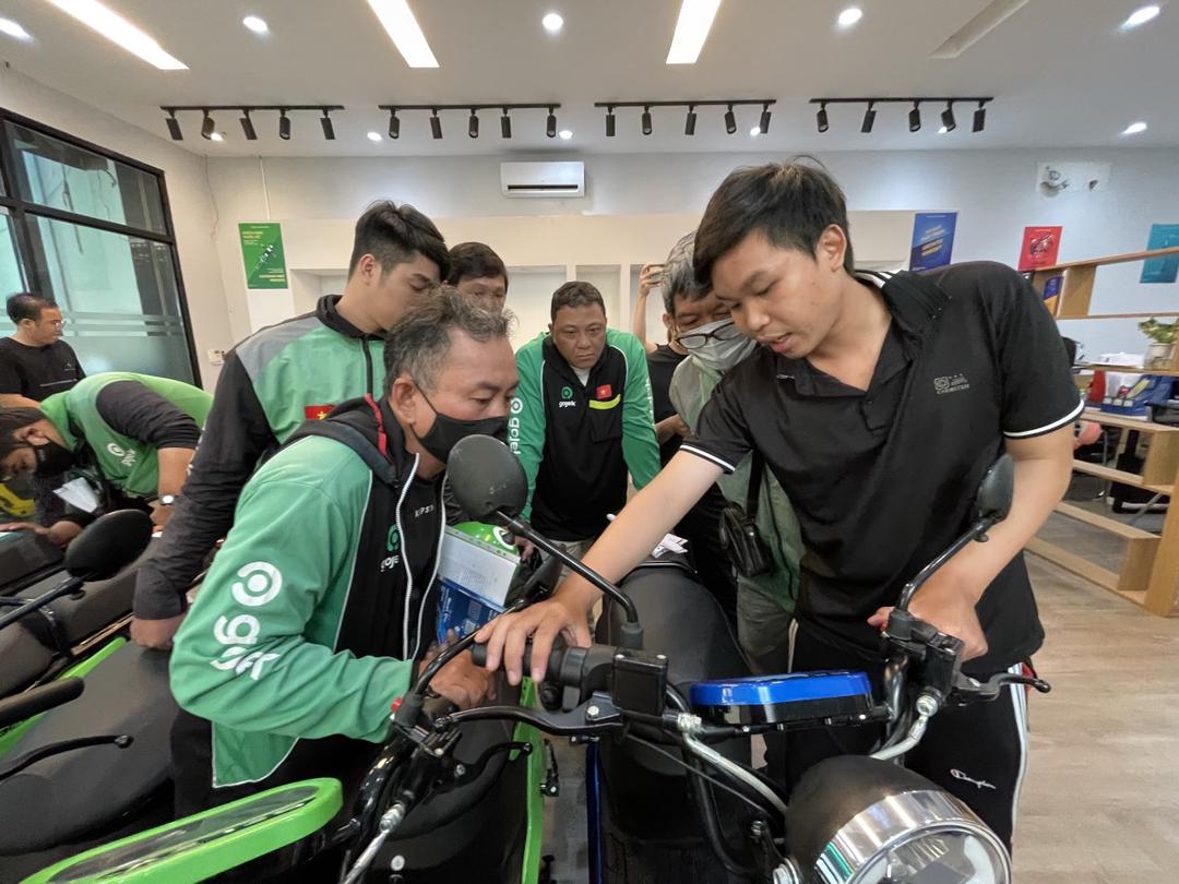 Gojek hợp tác Selex Motors, mở rộng thí điểm xe máy điện tại Việt Nam với GoRide, GoFood và GoSend  Gojek hợp tác Selex Motors, mở rộng thí điểm xe máy điện tại Việt Nam với GoRide, GoFood và GoSend