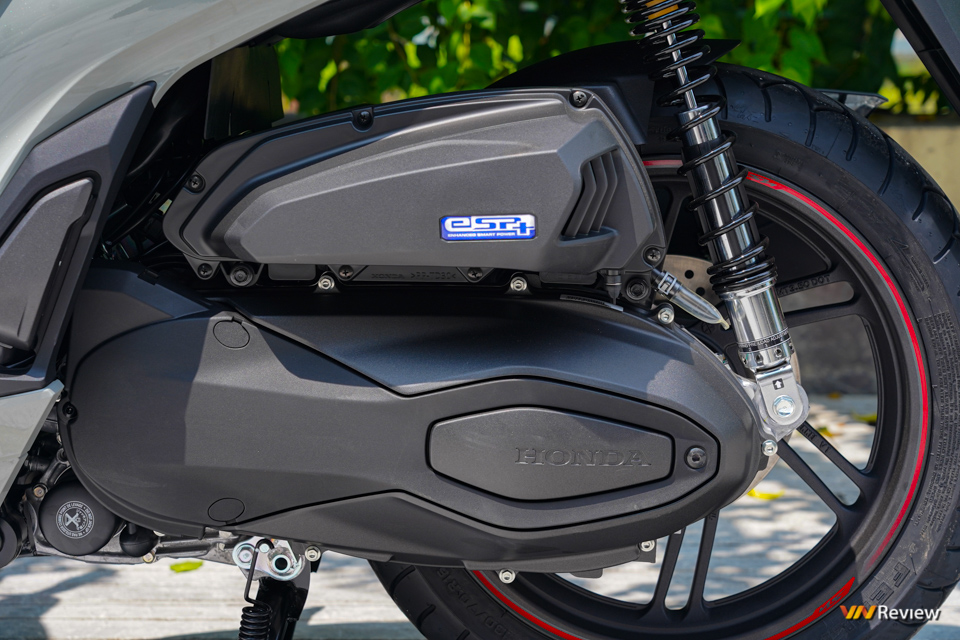 SH350i cận cảnh tại Hà Nội, động cơ mạnh hơn bổ sung nhiều công nghệ mới SH350i cận cảnh tại Hà Nội, động cơ mạnh hơn bổ sung nhiều công nghệ mới