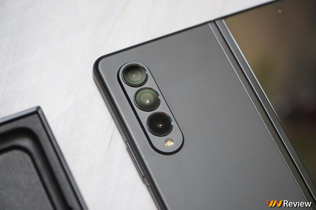 Trên tay Galaxy Z Fold 3 tại Việt Nam: camera ẩn dưới màn hình, chống nước IPX8, hỗ trợ S Pen Trên tay Galaxy Z Fold 3 tại Việt Nam: camera ẩn dưới màn hình, chống nước IPX8, hỗ trợ S Pen