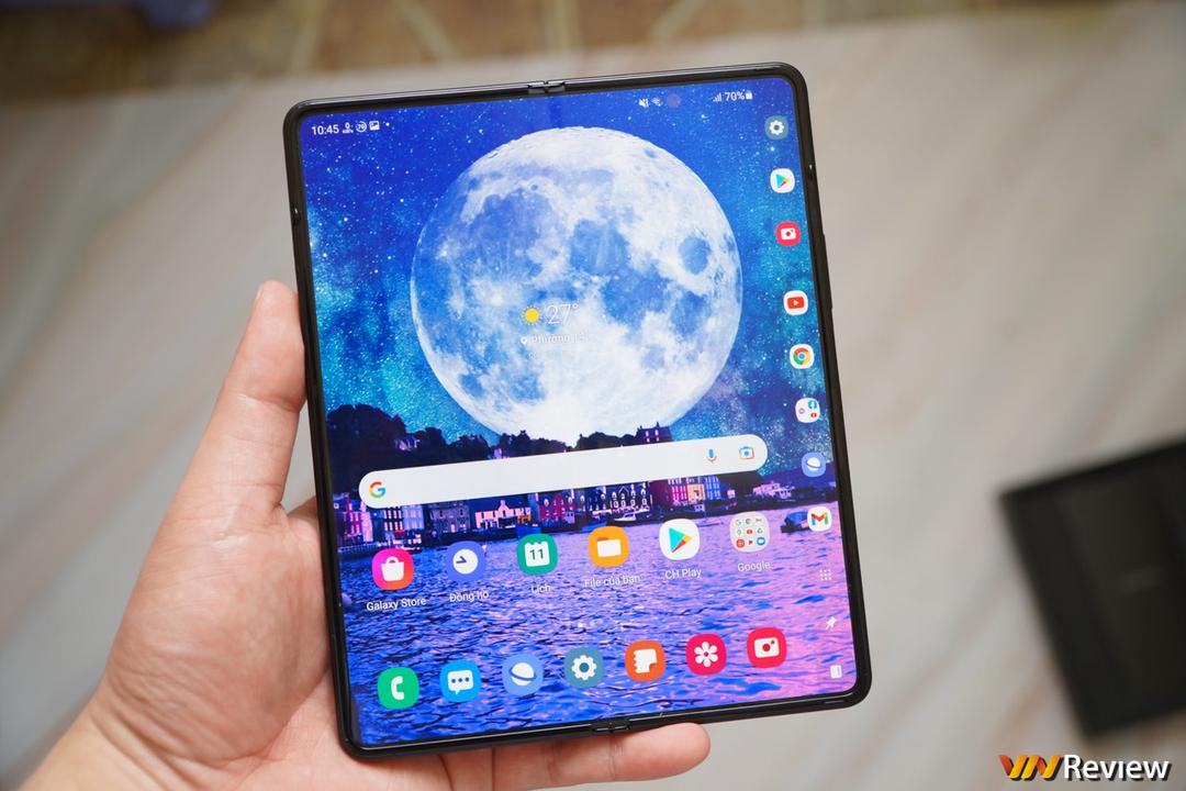 Trên tay Galaxy Z Fold 3 tại Việt Nam: camera ẩn dưới màn hình, chống nước IPX8, hỗ trợ S Pen Trên tay Galaxy Z Fold 3 tại Việt Nam: camera ẩn dưới màn hình, chống nước IPX8, hỗ trợ S Pen