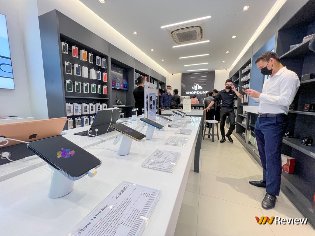 ShopDunk khai trương đồng loạt 5 cửa hàng Apple Mono Store và mở bán iPhone 13 chính hãng tại Việt Nam ShopDunk khai trương đồng loạt 5 cửa hàng Apple Mono Store và mở bán iPhone 13 chính hãng tại Việt Nam