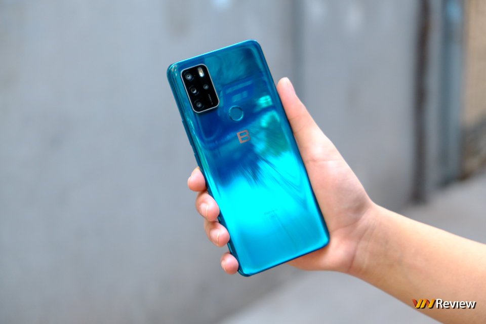 Mở hộp Bphone A60: “Smartphone quốc dân” mới của Bkav có gì? Mở hộp Bphone A60: “Smartphone quốc dân” mới của Bkav có gì?