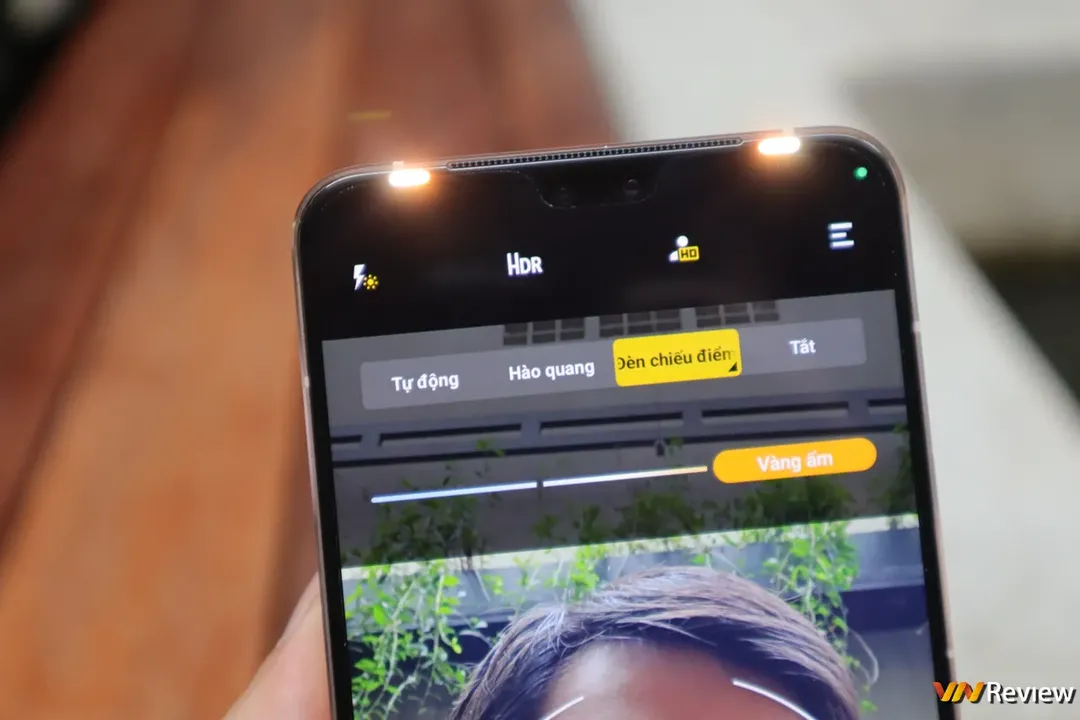 Trên tay vivo V23 5G: đủ cả viền vuông, tai thỏ giống iPhone 13, khác biệt ở mặt lưng, camera selfie kép Trên tay vivo V23 5G: đủ cả viền vuông, tai thỏ giống iPhone 13, khác biệt ở mặt lưng, camera selfie kép