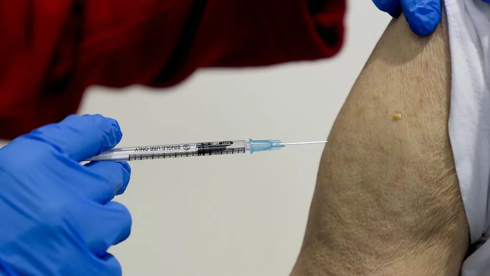 Người đàn ông tại Đức tiêm 90 mũi vaccine Covid-19 Người đàn ông tại Đức tiêm 90 mũi vaccine Covid-19