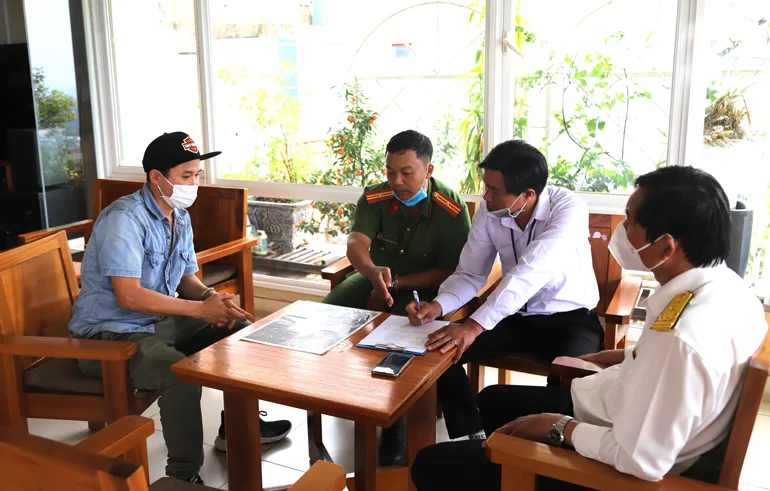 Không cái ngu nào giống ngu nào: Tự in hóa đơn 4 ly cà phê 28,8 triệu để câu view Không cái ngu nào giống ngu nào: Tự in hóa đơn 4 ly cà phê 28,8 triệu để câu view