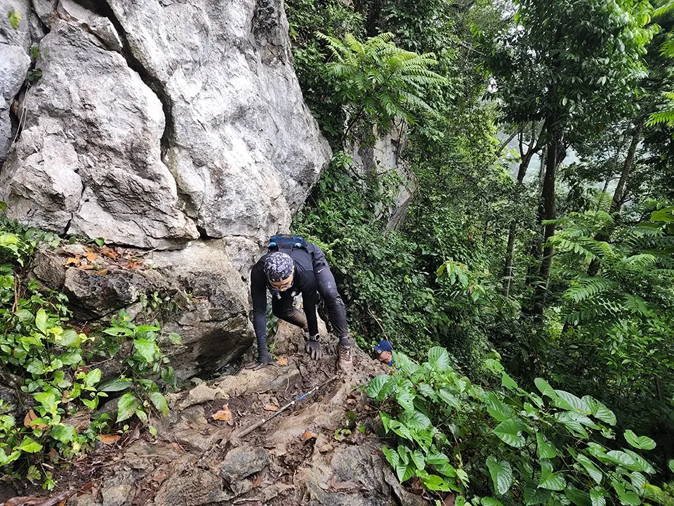 Hai ngày trekking hang Over và Pygmy khổng lồ vẫn còn ít người biết đến ở Quảng Bình Hai ngày trekking hang Over và Pygmy khổng lồ vẫn còn ít người biết đến ở Quảng Bình