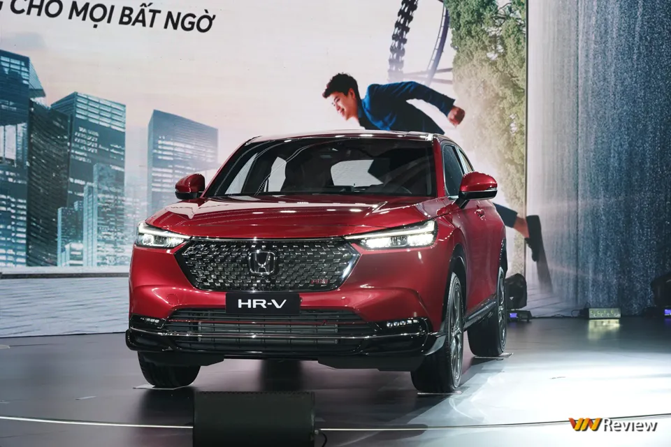 Honda HR-V ra mắt: 2 phiên bản, giá từ 826 triệu đồng Honda HR-V ra mắt: 2 phiên bản, giá từ 826 triệu đồng