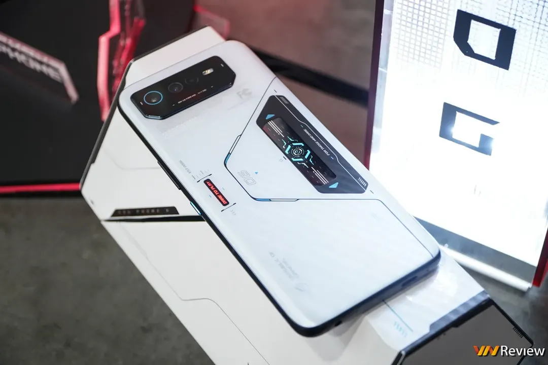 Trên tay Asus ROG Phone 6 và 6 Pro: điện thoại mạnh nhất thế giới, nhiều thông số trội hơn cả laptop  Trên tay Asus ROG Phone 6 và 6 Pro: điện thoại mạnh nhất thế giới, nhiều thông số trội hơn cả laptop