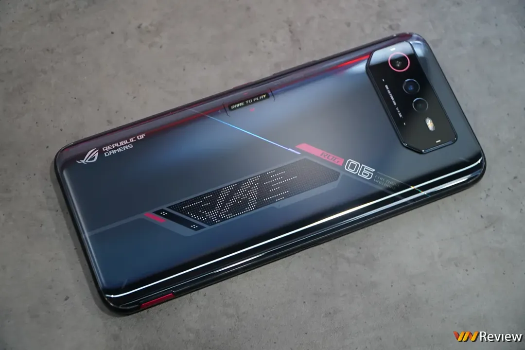 Trên tay Asus ROG Phone 6 và 6 Pro: điện thoại mạnh nhất thế giới, nhiều thông số trội hơn cả laptop  Trên tay Asus ROG Phone 6 và 6 Pro: điện thoại mạnh nhất thế giới, nhiều thông số trội hơn cả laptop