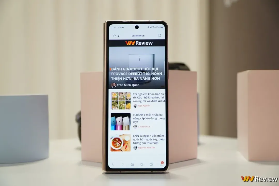 Trên tay Galaxy Z Fold 4: Bình không đổi nhiều nhưng rượu đã thơm hơn Trên tay Galaxy Z Fold 4: Bình không đổi nhiều nhưng rượu đã thơm hơn