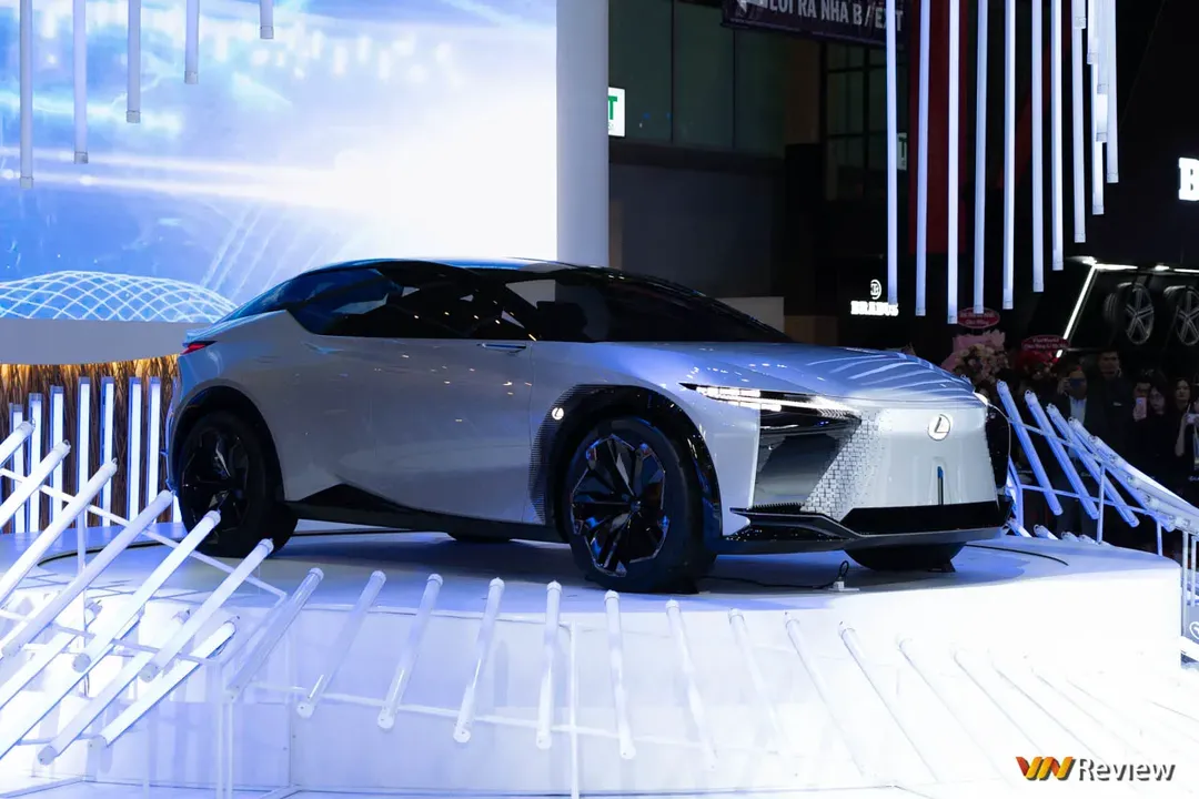 Triển lãm ô tô lớn nhất Việt Nam - Vietnam Motor Show 2022 chính thức khai mạc: hàng loạt xe điện trình làng Triển lãm ô tô lớn nhất Việt Nam - Vietnam Motor Show 2022 chính thức khai mạc: hàng loạt xe điện trình làng