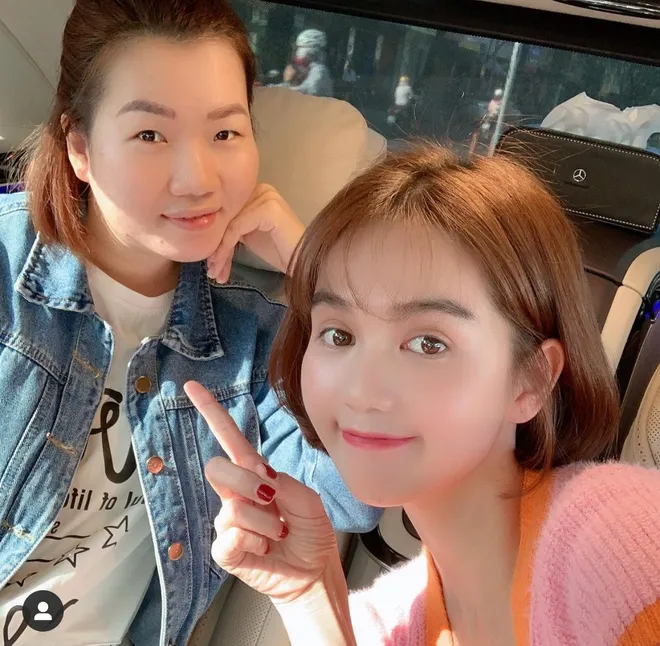 Ngọc Trinh tặng nhẫn kim cương, trợ lí Thúy Kiều muốn xỉu vì quá đẹp Ngọc Trinh tặng nhẫn kim cương, trợ lí Thúy Kiều muốn xỉu vì quá đẹp