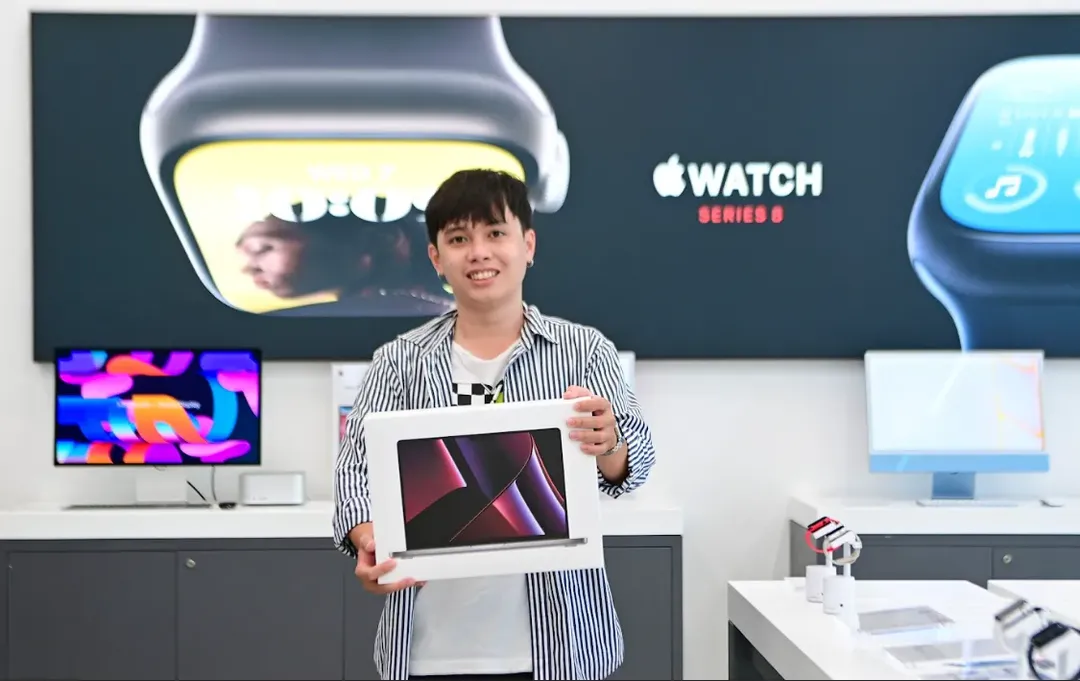 Siêu phẩm Macbook Pro 14 | 16 M2 2023 đã ‘cập bến’ và đến tay khách hàng tại FPT Shop Siêu phẩm Macbook Pro 14 | 16 M2 2023 đã ‘cập bến’ và đến tay khách hàng tại FPT Shop