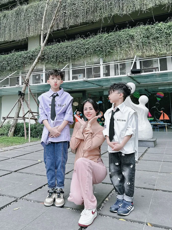 Giọng ca nào có tổng lượt view cao nhất YouTube Việt Nam? Bật mí: là 1 ca sĩ đã có 2 con Giọng ca nào có tổng lượt view cao nhất YouTube Việt Nam? Bật mí: là 1 ca sĩ đã có 2 con