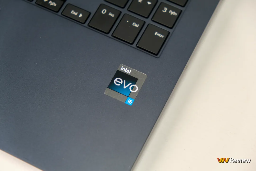 Đánh giá LG gram SuperSlim: nâng tầm cuộc chơi ultrabook siêu mỏng nhẹ Đánh giá LG gram SuperSlim: nâng tầm cuộc chơi ultrabook siêu mỏng nhẹ