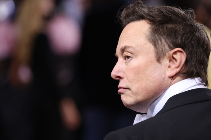 Elon Musk: Twitter đang ngập trong nợ Elon Musk: Twitter đang ngập trong nợ