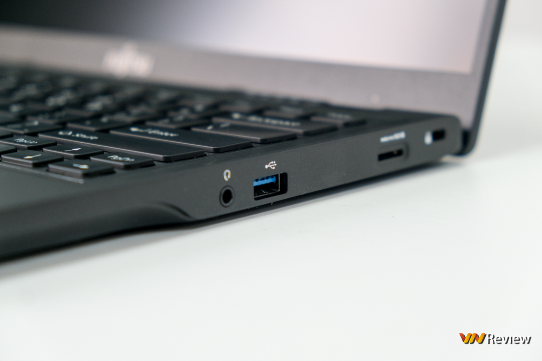 Đánh giá Fujitsu FMV MH 14”: Trợ lý linh hoạt cho những ngày bận rộn Đánh giá Fujitsu FMV MH 14”: Trợ lý linh hoạt cho những ngày bận rộn