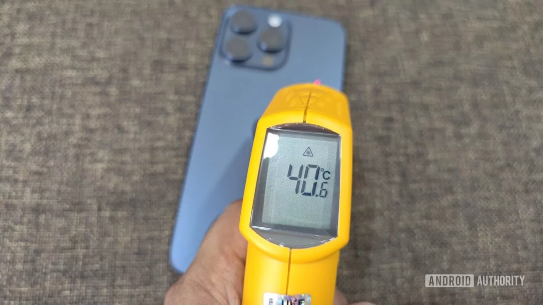 Bi kịch nóng trong người của iPhone 15 Pro: Do thiết kế tản nhiệt kém hay tại vật liệu titan mới? Phải chăng chip A17 Pro bị quá nhiệt? Bi kịch nóng trong người của iPhone 15 Pro: Do thiết kế tản nhiệt kém hay tại vật liệu titan mới? Phải chăng chip A17 Pro bị quá nhiệt?