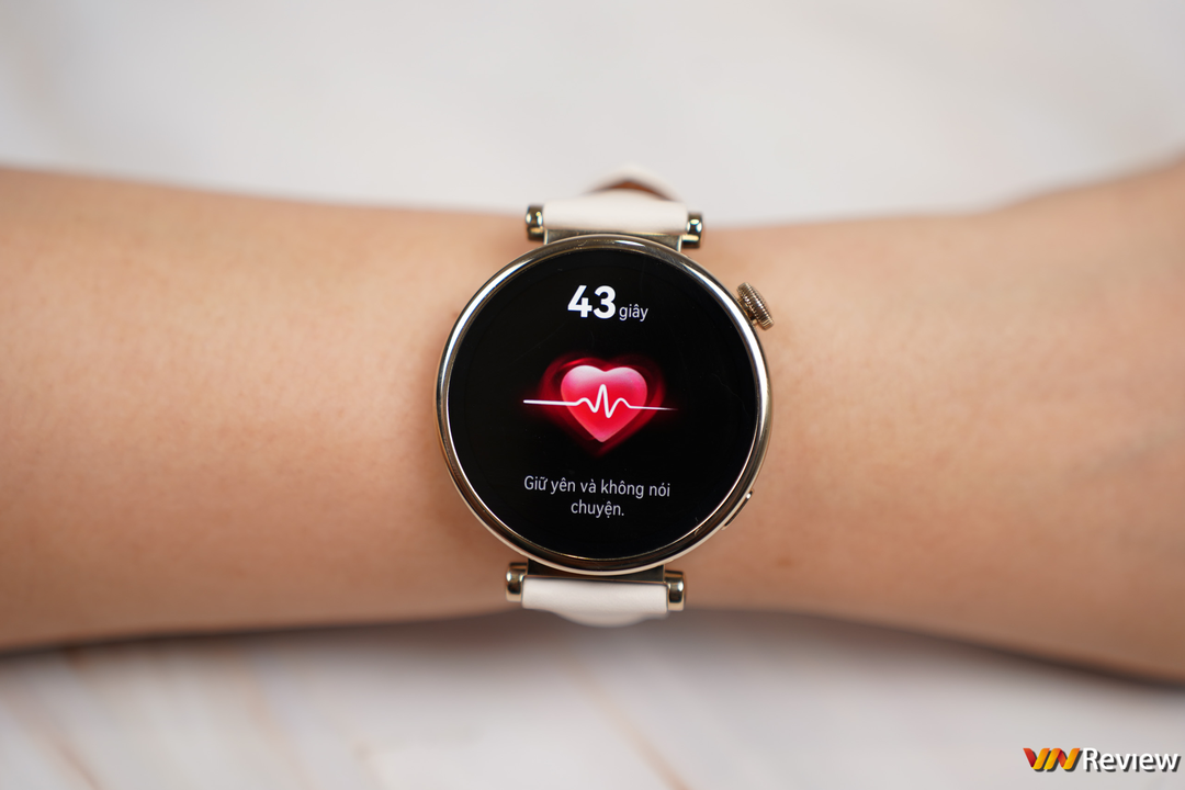 Đánh giá Huawei Watch GT 4 41mm: smartwatch đậm chất cổ điển, “over hợp” cho phái nữ Đánh giá Huawei Watch GT 4 41mm: smartwatch đậm chất cổ điển, “over hợp” cho phái nữ