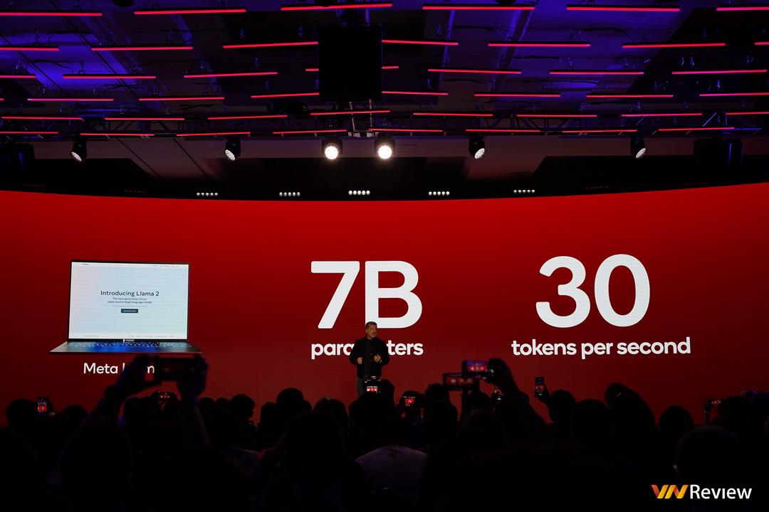 Qualcomm ra mắt Snapdragon X Elite: mạnh hơn cả Apple M2 Max, Intel Core i9-13980HX mà vẫn tiết kiệm pin hơn Qualcomm ra mắt Snapdragon X Elite: mạnh hơn cả Apple M2 Max, Intel Core i9-13980HX mà vẫn tiết kiệm pin hơn