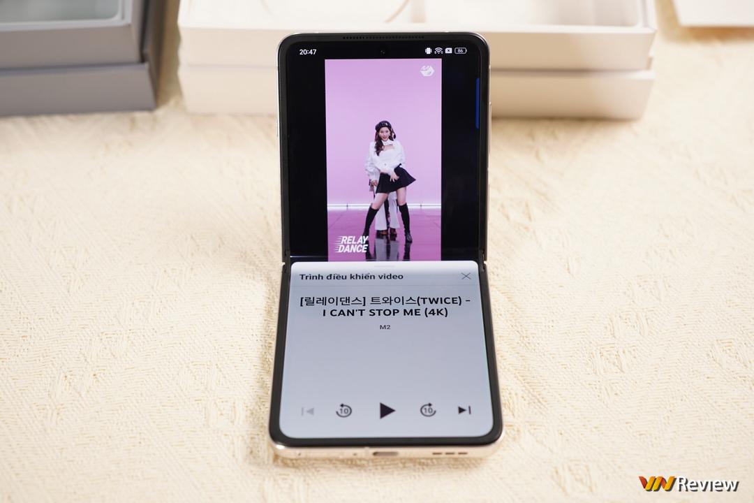 Mở hộp Oppo Find N3 và Find N3 Flip vừa ra mắt tại Việt Nam: khi Oppo “tuyên chiến” với Samsung Mở hộp Oppo Find N3 và Find N3 Flip vừa ra mắt tại Việt Nam: khi Oppo “tuyên chiến” với Samsung