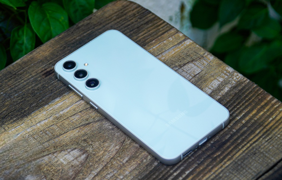 Với giá bằng gần nửa máy flagship, Galaxy S23 FE mới là điện thoại đáng giá nhất nhà Samsung hiện nay Với giá bằng gần nửa máy flagship, Galaxy S23 FE mới là điện thoại đáng giá nhất nhà Samsung hiện nay